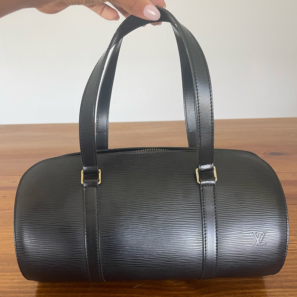 🚨FLASH SALE🚨 Authentic Louis Vuitton Black Epi Soufflot Handbag